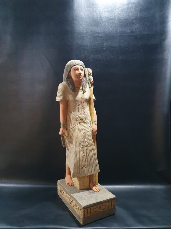 Queen HATSHEPSUT holding the stick of HATHOR and in her chest Amon Raa ...